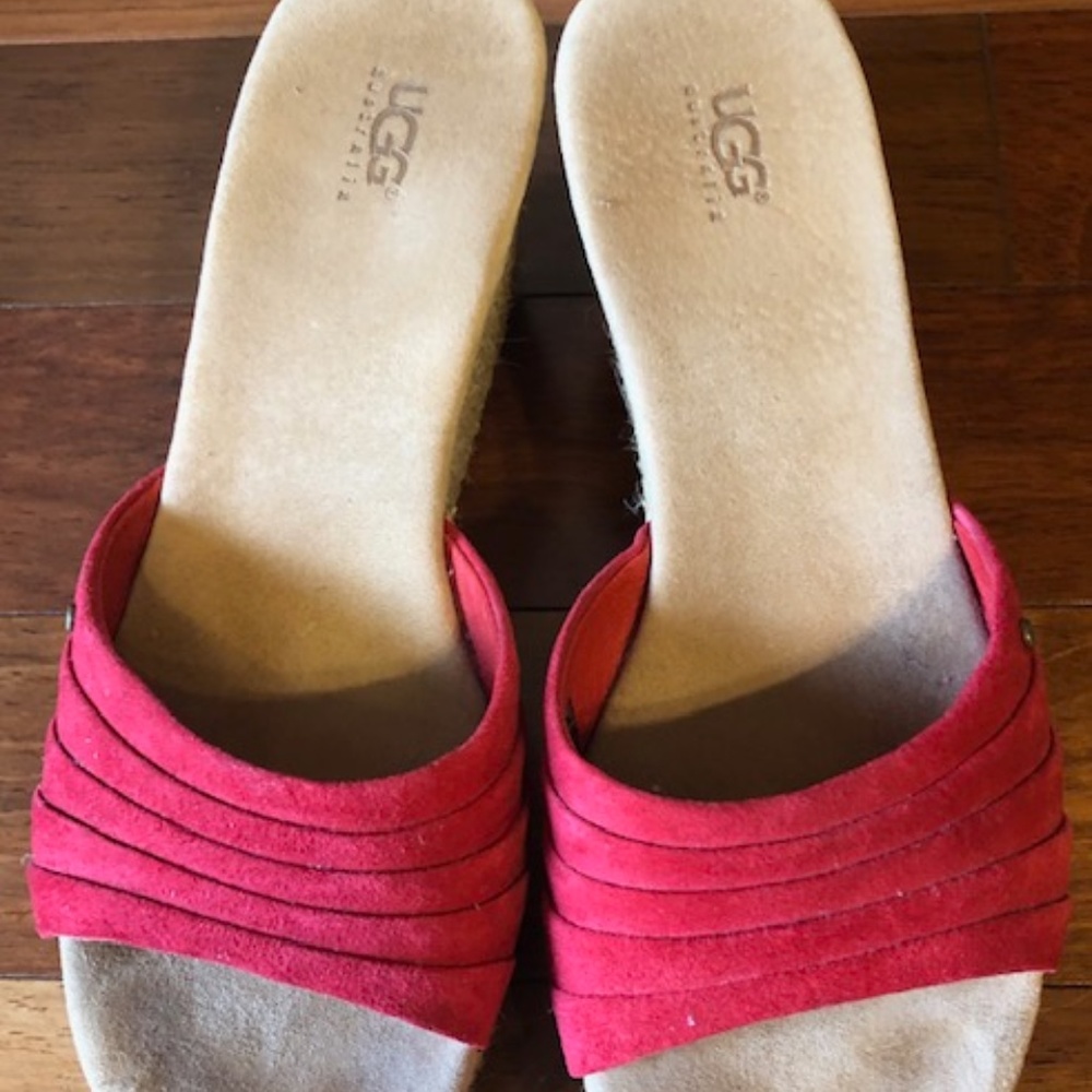 UGG RED SUEDE PLATFORM WEDGE